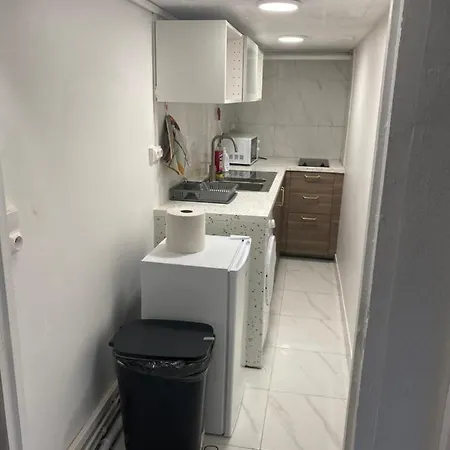 Nice Studio Livry Apartment *