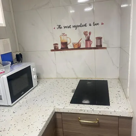 Nice Studio Livry Apartment *